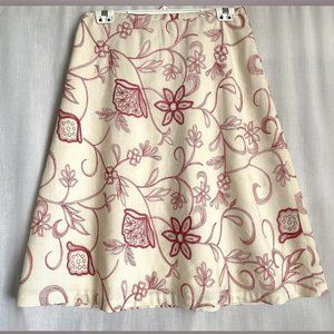 Embroidered skirt, below knee. Size 8Linen / viscose blend. Size M. Floral. Nice